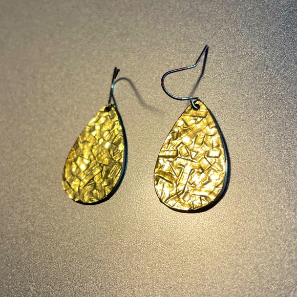 Earrings - Picture 1 of 1